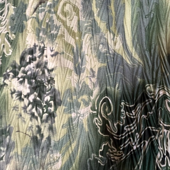 EK DESIGNS SIZE M GORGEOUS PATTERNED SHADES OF GREENS/GRAY 3/4 SLEEVE BUTTON UP - Picture 2 of 11